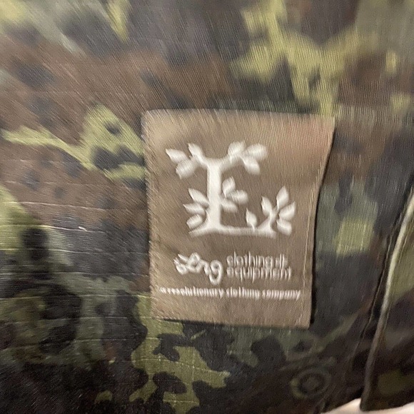 LR Geans Men's Camo XLarge Button-Down Short sleeve Shirt‎ - Picture 5 of 7